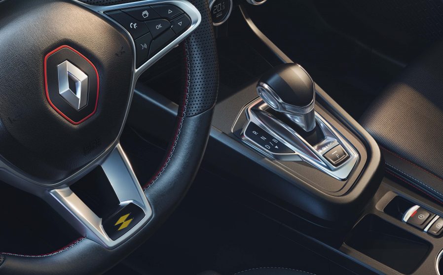 Magnified view of Renault Arkana steering wheel and gearstick